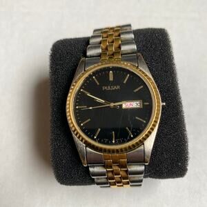 Vintage Pulsar By Seiko Mens Watch running crown issue